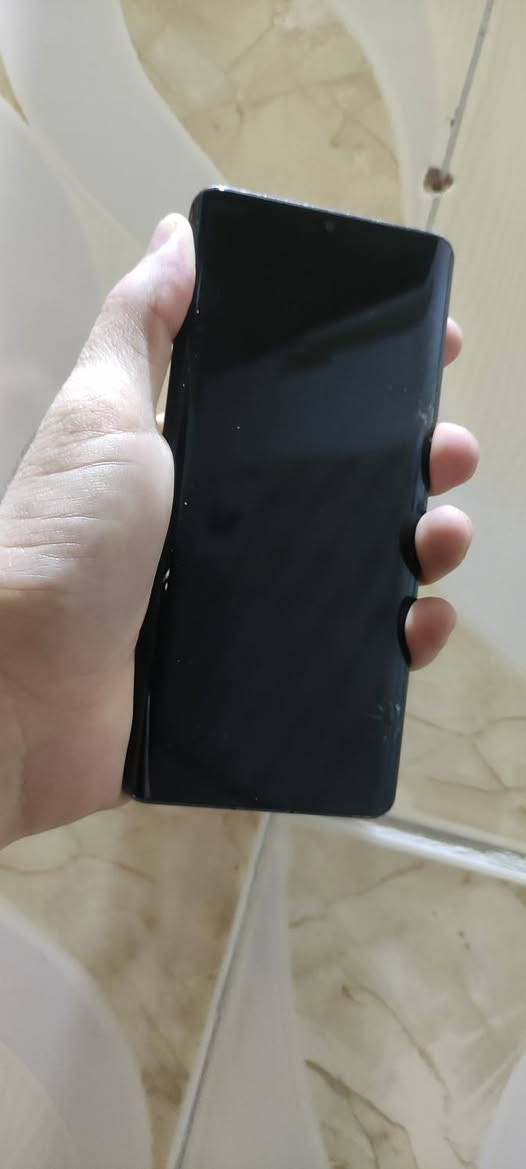 Huawei P30 Pro Ram 6 & 128GB , Battery 4000 , 40W , Camera 40MP , Selfie 32MP , Kirin 980 (7NM)
دوو سیم کارت و هەموو شوێنێکی بێ کێشەیە ، گڵاسی درزی هەیە ، لەگەڵ کەمێک پشتی درزی هەیە ، نرخی 95 هەزار و مەجالی تیایە ، گەیاندنم هەیە *********** ـ ***********
