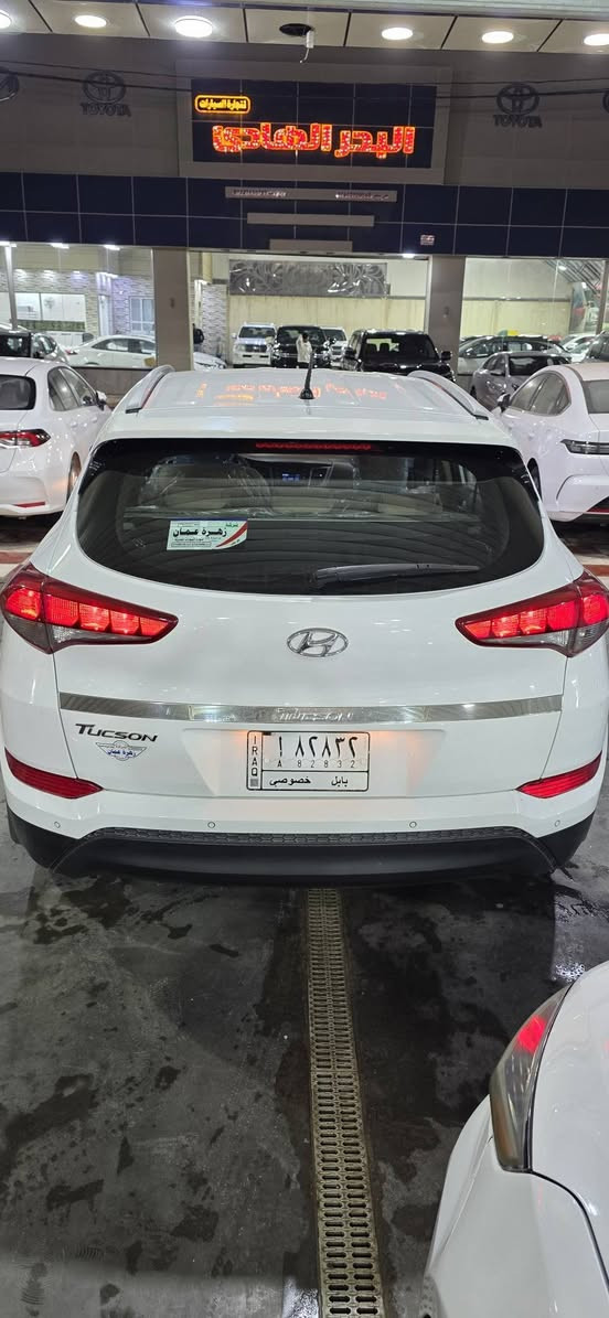 توسان موديل 18مكفوله من الصبغ والتبديل والبارد محرك كير صدر تخم تاير. تبريد قطعتين بصمتين. سايد بريك برجل.  ماشيه 125 سعره 186. ،،، للاتصال
*********** واتساب 
***********
