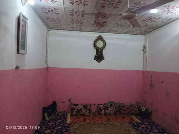 بيت للبيع مساحه 130 متر يتكون من غرفتين ومطبخ ومغزن غراض ومجمع صحيات السعر 25 وبي  حله سياحي منطقة الساده وره فرن الصمون ***********
