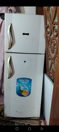 ثلاجه عطلانه للبيع 07833434606