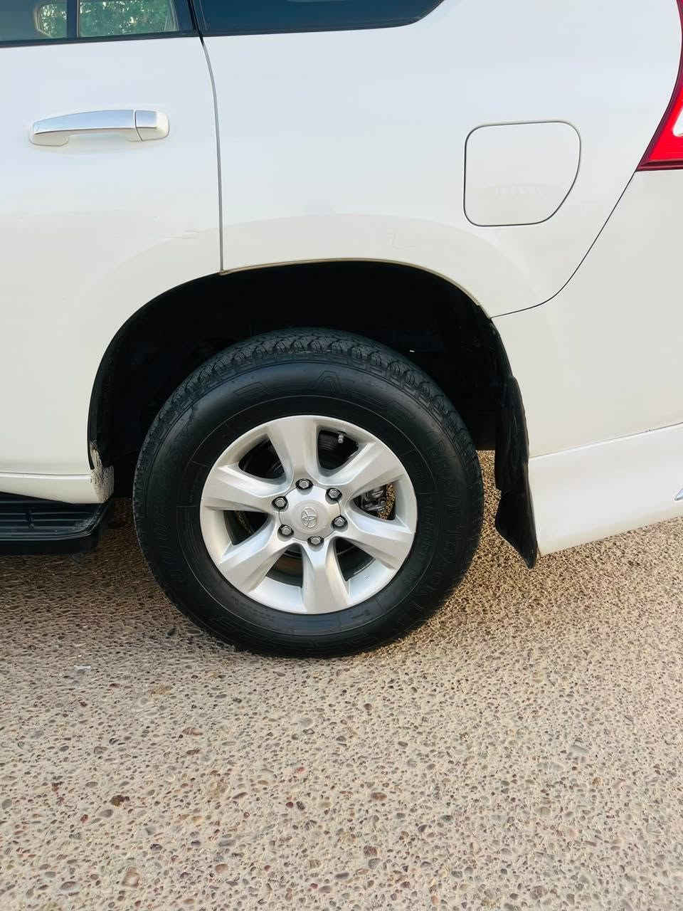 برادو ٢٠١٣ txl كويتي بغداد مكفوله من الصبغ والتبديل
سونار بالنشر موجود 
بصمتين تشغيل وابواب...حساس خلفي
كاميرا.. محرك ٦ مكفول.. سبعه راكب
اشاير مري.. دبل تانكي.. تحكمات ستيرن
مكان السياره صلاح الدين بلد
***********
