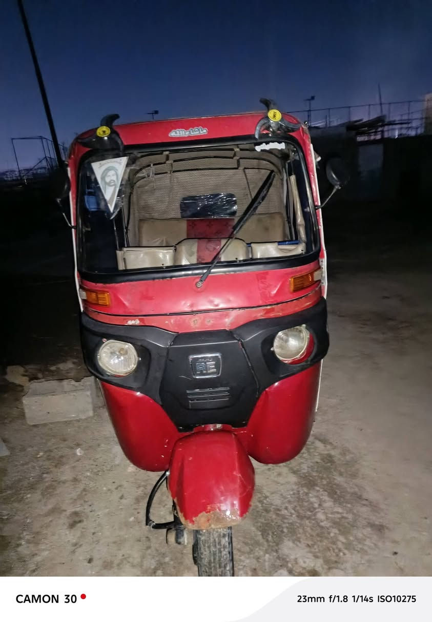 تكتك 18 وراق سحب جاهزه للشارع 
مكينه نضيفه السعر 2700 بيها مجال بصيط
بغداد قرب صيطره الشعب ‏‪***********‬‏
