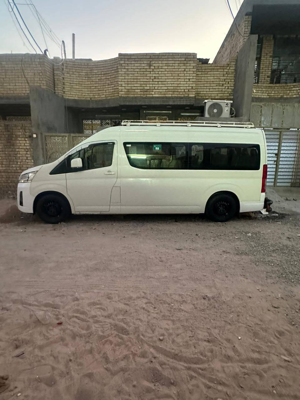 يا الله
سيارة تويوتا هايسا موديل 2023 
أوتو أوتوماتيكي 
كير مكينة صدر كفالة 
دوشمة عام مقاعد كاملة 
مراوح امامية 
تخم اطارت جديدة 
سنويا إصدار جديد
السعر 4 شدات و 10 أوراق 
وبيه مجال بسيط 
للاستفسار الاتصال على هذه الرقم 
***********
