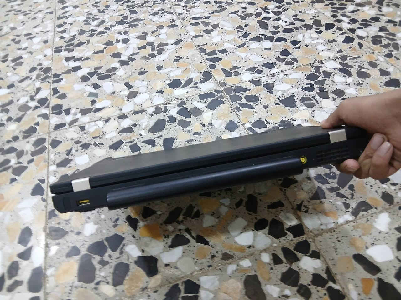 السلام عليكم لابتوب لينوفو ثينك باد 530 مفيد للطالب خاصة للمقبلين للسادس اعدادي للثالث متوسط او حتى للكلية الابتوب يجي هو وشاحنة يجي بمعالج كور اي 5 جيل ثالث فئة M وي رام 8Gb Ddr3 ومساحة تخزين 128Gb Ssd الابتوب نضيف بالكامل وشرط الفحص ويجي ويا سماعة P9 تايبسي بلوتوث هدية مع كل قطعة لابتوب تاخذهة وكيب الشحن يجي ويا ويجي باربع منافذ يو اس بي ومنفذ vga لربط بشاشة خارجية ومنفذ ميني يو اس بي ومنفذ Ñan لربط بالانترنيت مباشر وع مخرج قرص  ومدخل لسماعات ومدخل لل sd card وتوصيل مجاني لكل انحاء العراق يوصلك الباب بيتك يجي بسعر 150 الف والتوصيل مجاني وبي مجال للشراي قطع نضيفة وباقيات بس 3 قطع للتواصل ***********
***********
موقعي بغداد المعامل بستان سامي مقابل معجنات مناقيش مطعم الحجي سابقا
