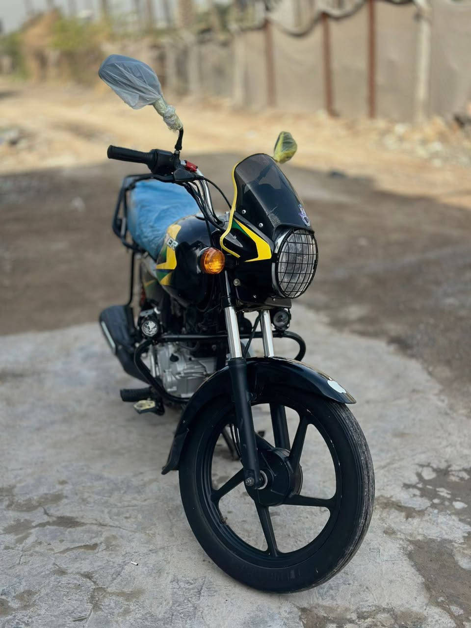 يالله السلام عليكم ورحمة الله وبركاته تحية طيبة 🫡
دراجة بوكسر للبيع   موديل 2023 كاملة والكمال لله
كل نقص مابيها جيب فيتر وفحص محرك 150 سي سي  
 رقم و سنويه   عداد نمر شغال بانزين شغال اشاير بلوجكتر درع
لايت زنون دبل اشاره بريك امامي خلفي شغال  باتري جديد ليثيم سلف شغال نكره سلف بكل وقت تيرات بحاله  جيدة  
سعر 2100 وبيها مجال للطيبين 💎

عنوان بغداد الجزيره  السياحيه📍

واتساب اتصال ***********
