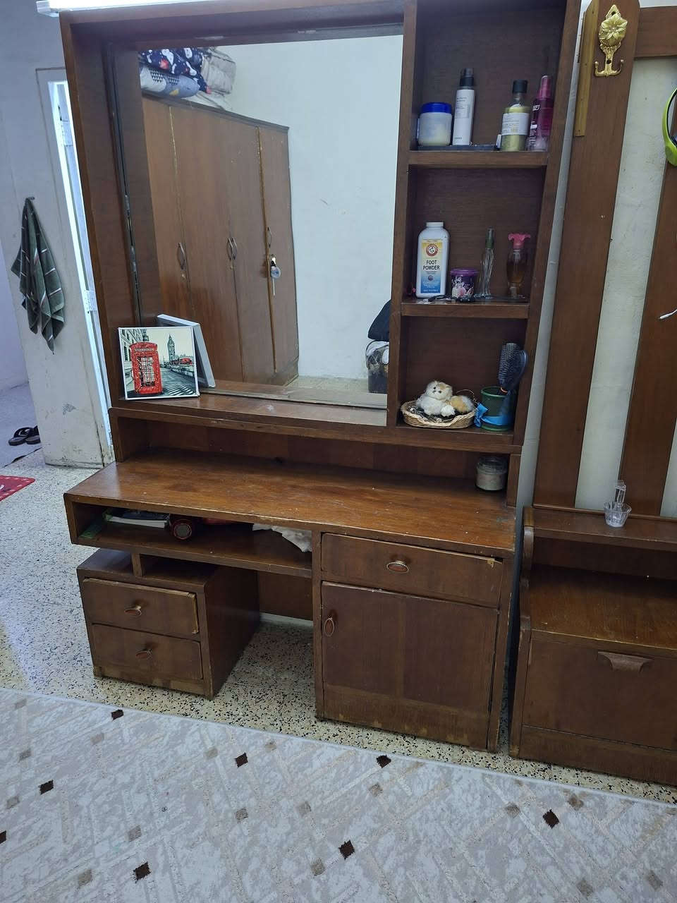 للبيع 
غرفة صاج كاملة بس بدون الكشن مال تخت صور كاملة وموضحة السعر 300 
زاوية خشب زان ثقيل جديدة قص صور واضحة بحدها السعر 65 الف


**إذا كنت صاحب هذا الإعلان وتريد حذفه لأي سبب، رجاءا أرسل رسالة إلى الدعم الفني**