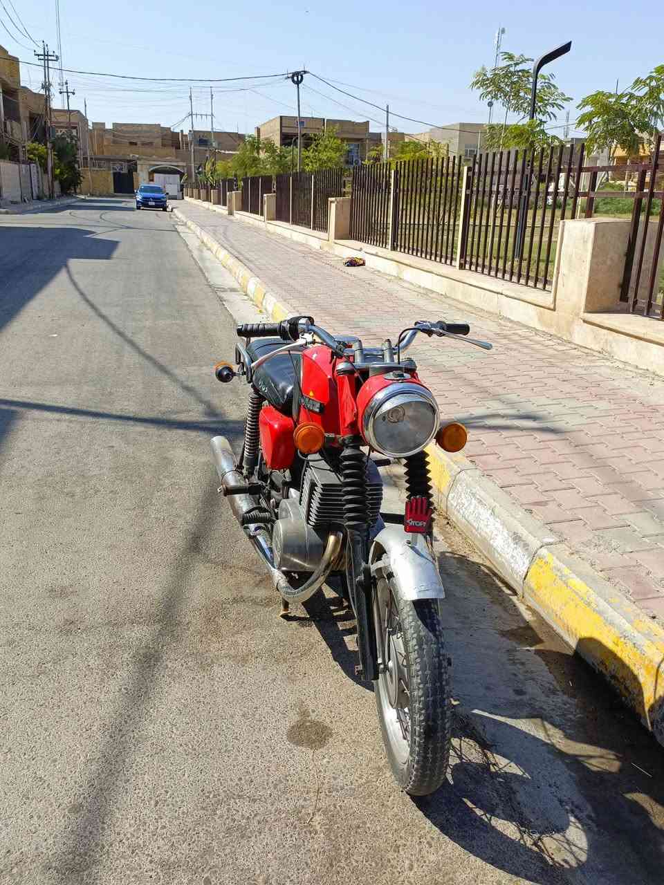 السلام عليكم دراجة امزت 81بدون ماعرف ياكصه ب550قفل ابو ال500طلع كبل ***********

