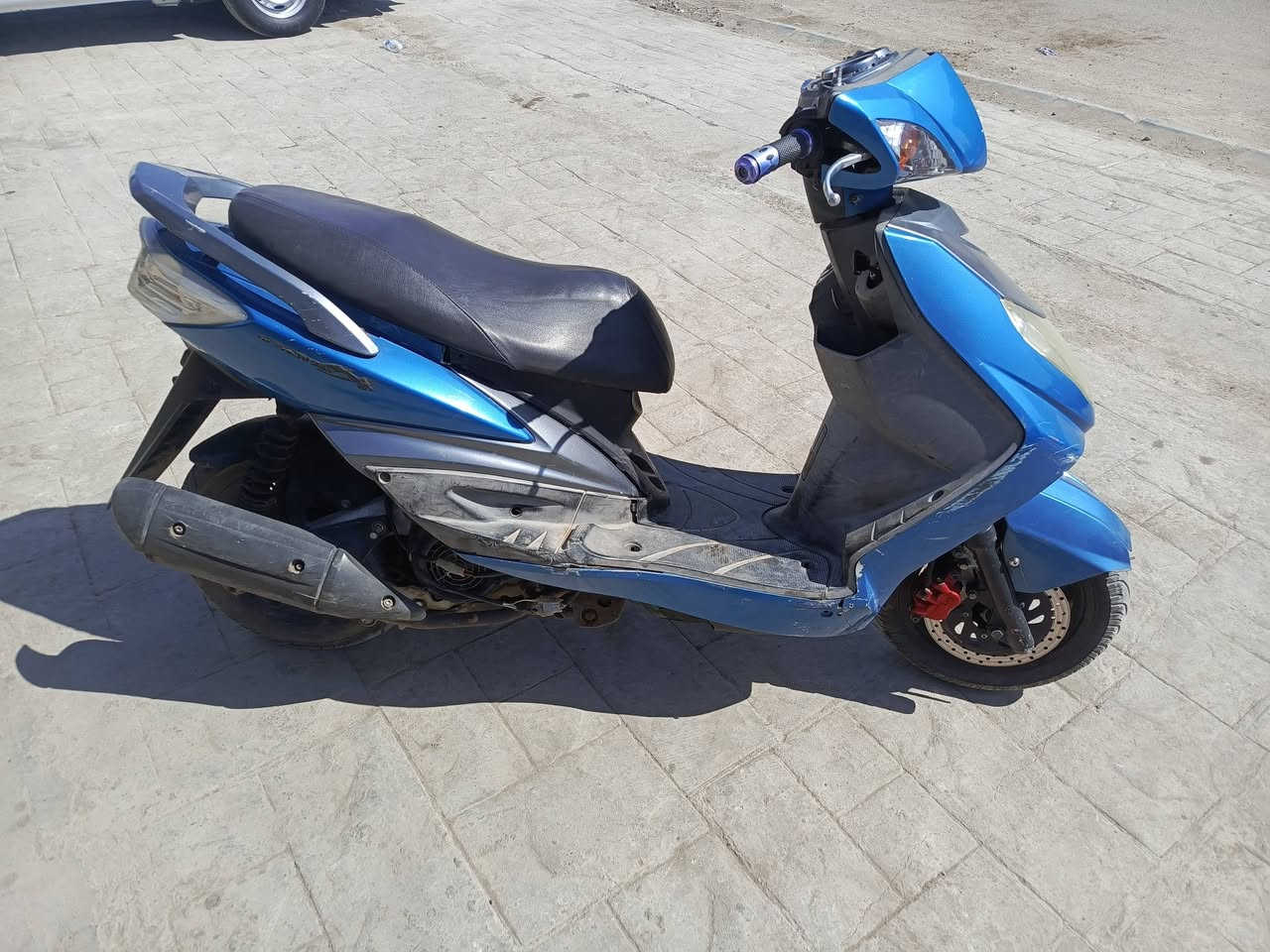 السلام عليكم سكنس فحل كابريتر
دراجه ما نقصه اي شي بعده بجيس  السعر 450
الشعب 
***********
