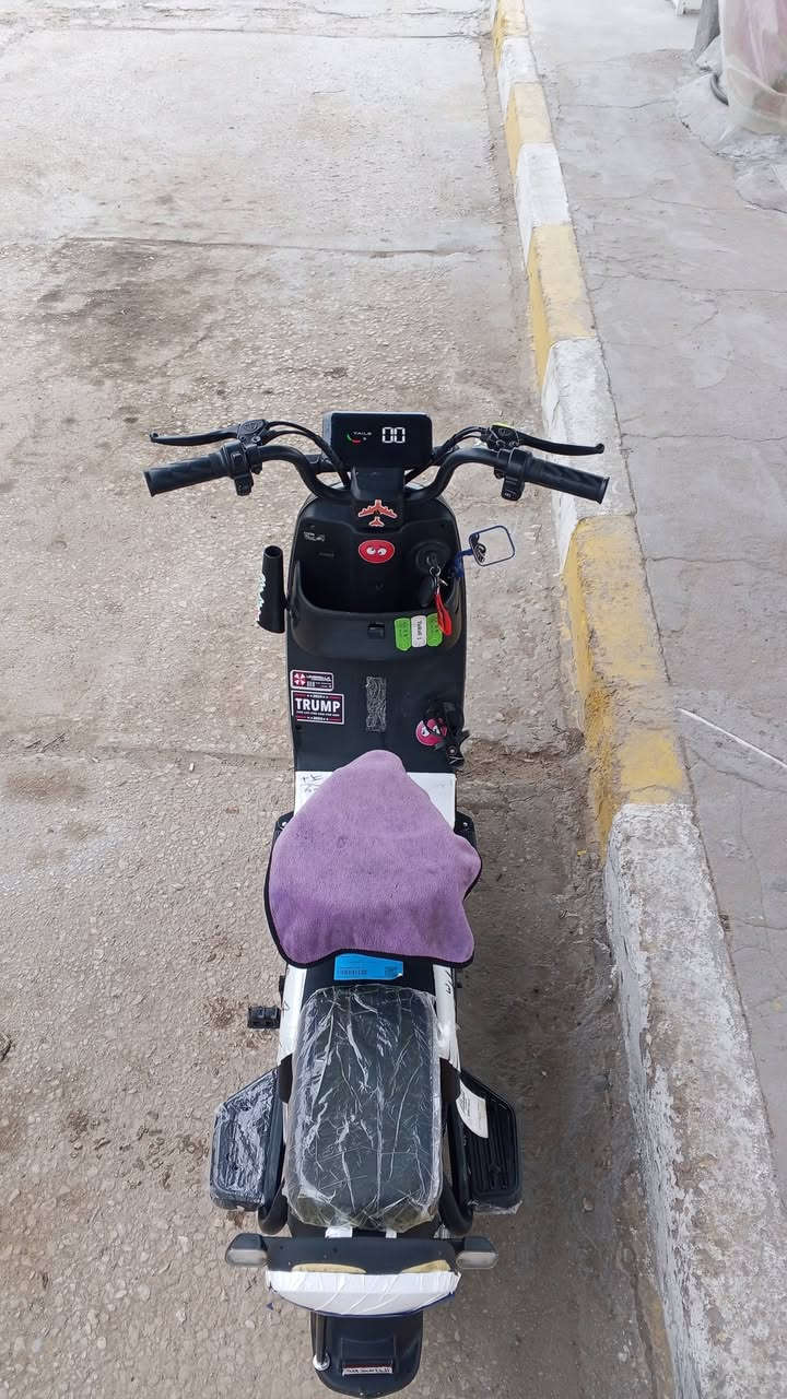 سلام عليكم البيع دراجه شحنه اربع بطاريات اسويجات عدد(2) بصمات عدد (2) تشغيل عن بعد نظام تثبيت سرعه لون اسود سعر 500 وبيها مجال مكان كربلاء حي نصر ويل امامي عواج قليل رقم هاتف ***********
