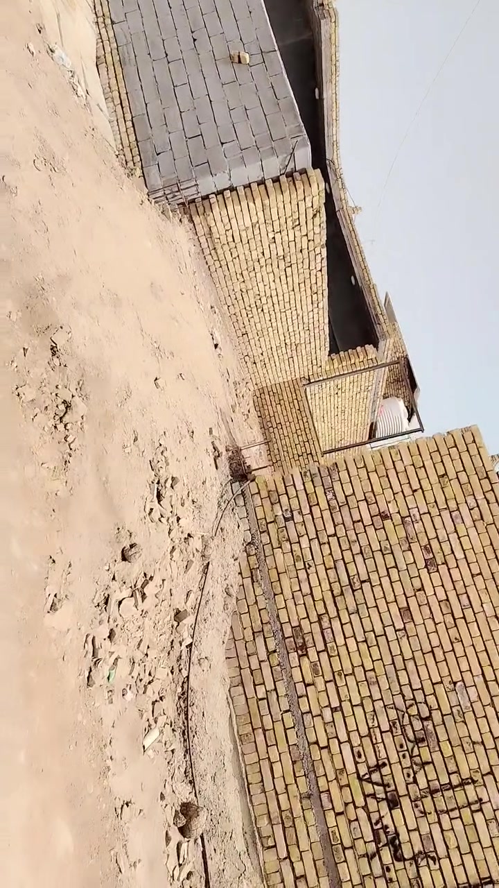 هيكل للبيع با مساحه 150 متر كل الخدمات متوفره يم المجمع السكني مال المن الوطني الجديد
*********** السعر 42 وبيه مجال بصيط كل الخدمات متوفره با العكر الشرقي خلف محطة مال القطار المصب الشرقي
