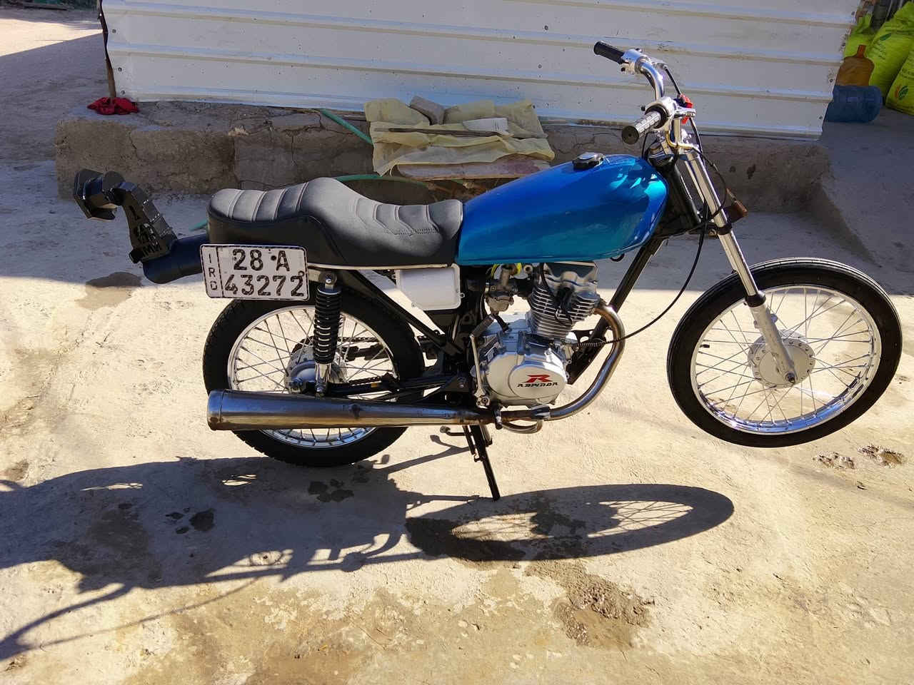 دراجه رقم وسنويه بسمي دراجه شاصي 21  وتعمير 25 (بيع او مراوس بدراجه أوراق كامله)
السعر 1200 وبيهه مجال مكاني نجف عباسيه 

***********
