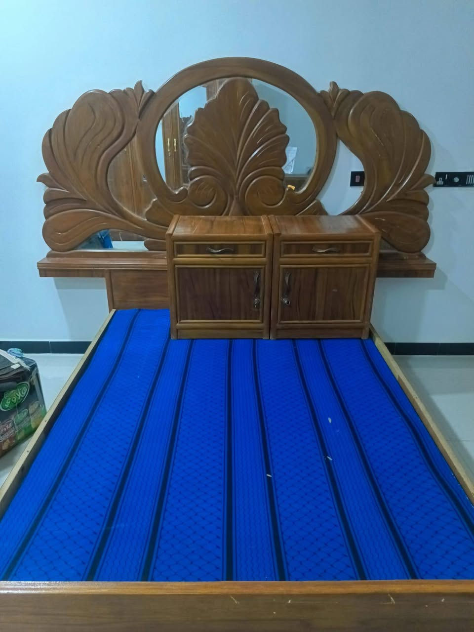 سلام عليكم اخوان بوفيه تزكام اصليه 3 امتار سعرها 250 وبيها مجال للشراي وجربايه تزكام بيها نقص مرايه صغيره بس سعرها 125 وبيها مجال العنوان كوت الكوت الجديده  ***********
