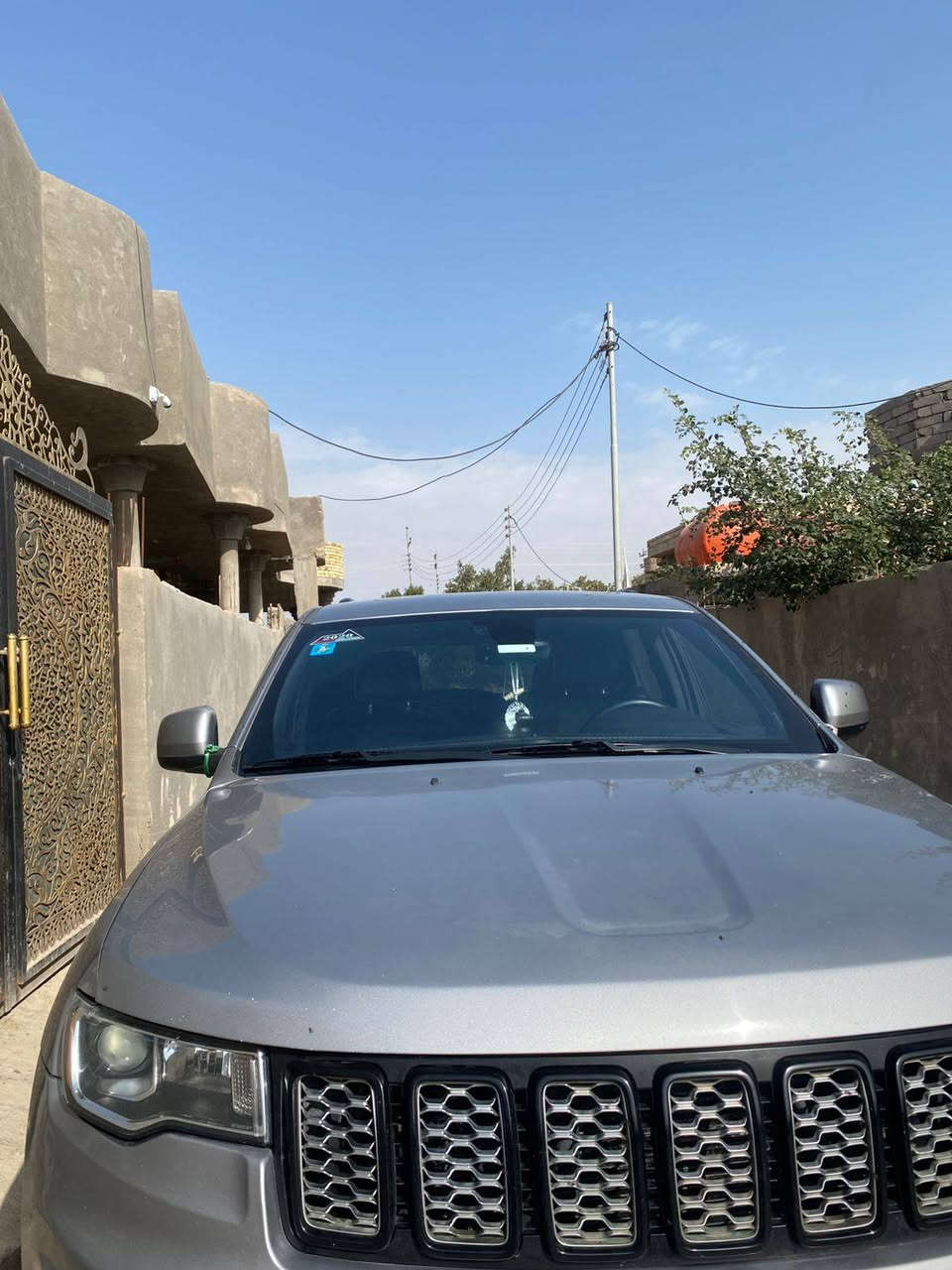 سلام عليكم 
مديل 20018
جيب فول مواصفات  
فتحه سقف 
جنطه كهرباء سياره فول الفول 
حادث جاملق وبنيد فقط 
لا داخل ولا شي ستخدام شخصي 
ما ماشيه سياره عله ايدي 
مكانهه بصره تواصل 
***********
