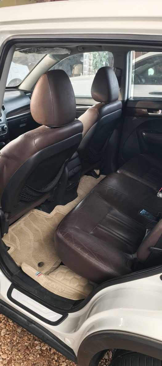 للبيع 
سورنتوا ١٤ كفاله عامه ٦ سلندر
فول مواصفات
ماشيه ٣٣ حقيقي 
ع الفحص
***********
