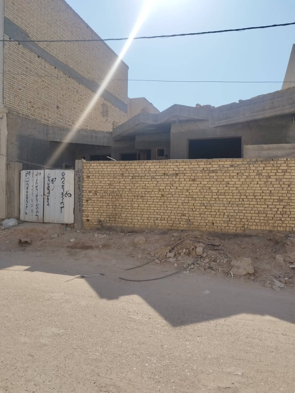 بيت للبيع حي الصدر/جهة النادي الرياضي/طابق واحد//

المساحه 220متر //

ثالث بيت عن الشارع العام/يفتح على الشارع النازل من مجمع الألماني///

ملاحظه هامه/مراحل العمل من قلع الأرض إلى هذه المرحلة موجوده/شغل ومواد درجة أولى من ماء /ومجاري/وكهرباء/ومعالجة الارضه//حاليا البيت ملبوخ من الداخل مساطر/يباع على هذه المرحلة/

البيت مطلوب للاسكان 30مليون 

للاستفسار الاتصال على ارقام المكتب 

***********/حسين حسيب واتساب 

***********/حسين حسيب واتساب/

أو مراجعه مكتب الضامن للعقارات حي الصدر مجاور صيدليه ركن العلاج
