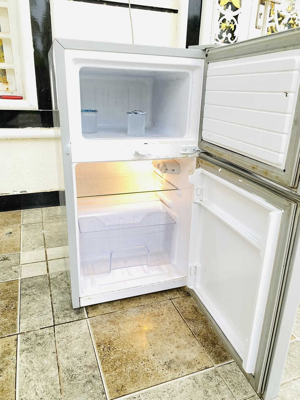 للبيع ثلاجة حجم صغير 8 قدم مكتبيه مستعملة ونظيفه شغاله وتجميده فول علئ الفحص وضمان سنه ماداخله تصليح ابد_محاويل _بعلوان


**إذا كنت صاحب هذا الإعلان وتريد حذفه لأي سبب، رجاءا أرسل رسالة إلى الدعم الفني**