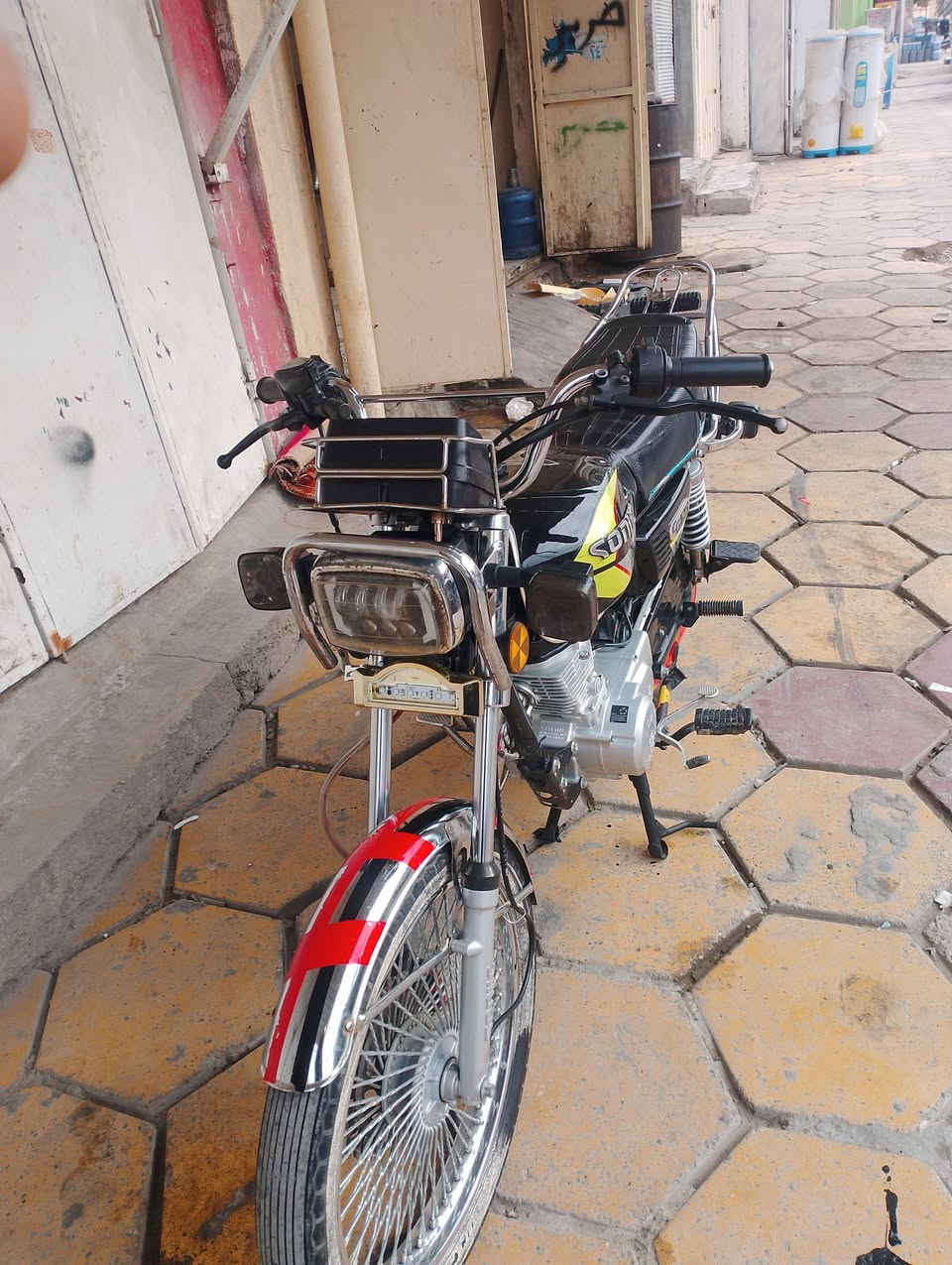 تايكر 24مكفولة بدون نقص.  ورقة كرتونية.  600وبيهة مجال.  بسيط.  مكاني بلدروز شارع المسعودية ***********
