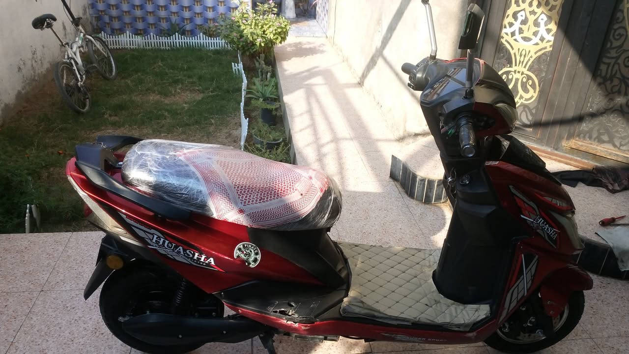 يا الله 
سلام عليكم 

دراجه شحن هيوشه موديل 2025 

دراجه نضافه 80/100 

تحمل 6 باتري 

بيع او مراوس هم شحن حسب القناعه 

الدراجه بيها ضربات خفيفه مثل ما موضه بالصوره 

مكاني رمادي خمسه كيلو 

***********
