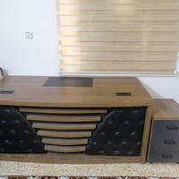 ميز مكتب • نظيف • ملحقتين