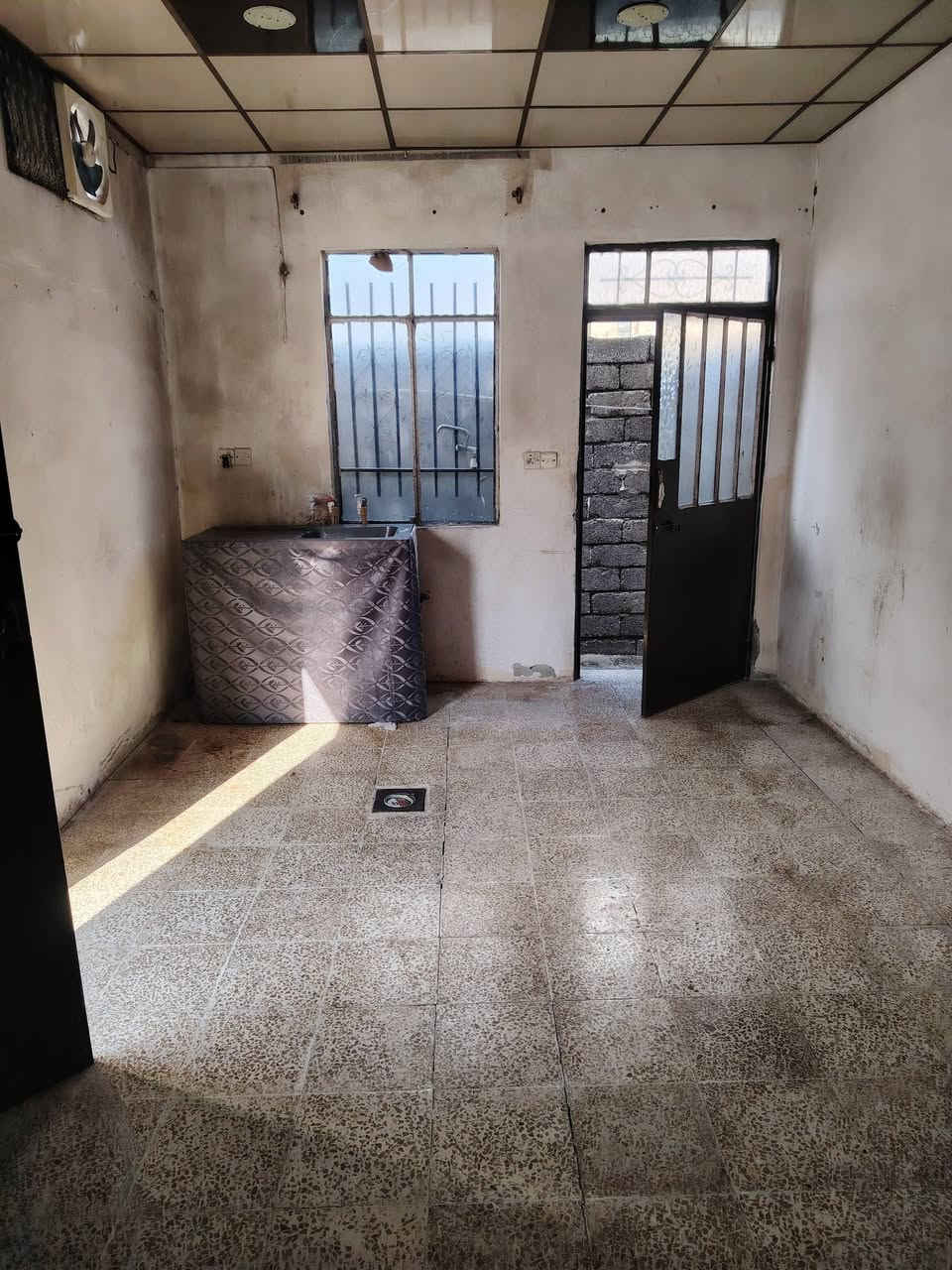 شقة ارضي لل إيجار عنوان موصل حي الرفاعي الأيمن للاستفسار ***********
