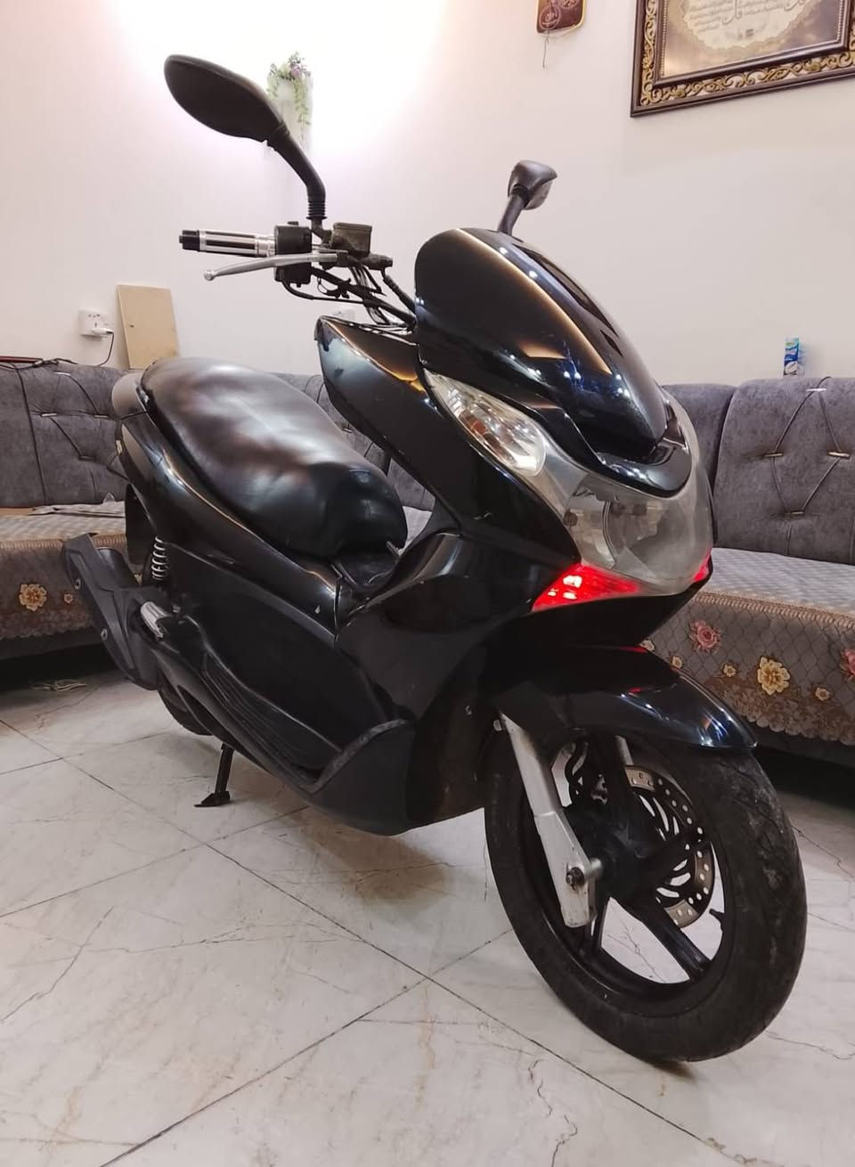 سلام عليكم PCX جيل الاول ياباني jf مكينه ناعمه حيل بلادي ممفتوح علفحص استاند حساس نكره سلف كل وقت شلعه معدل فول أوراق موجوده مكفولة من كل نقص 
السعر مليون او 250 مكاني بغداد الكرخ
 قرب مقهى البيروتي ***********
