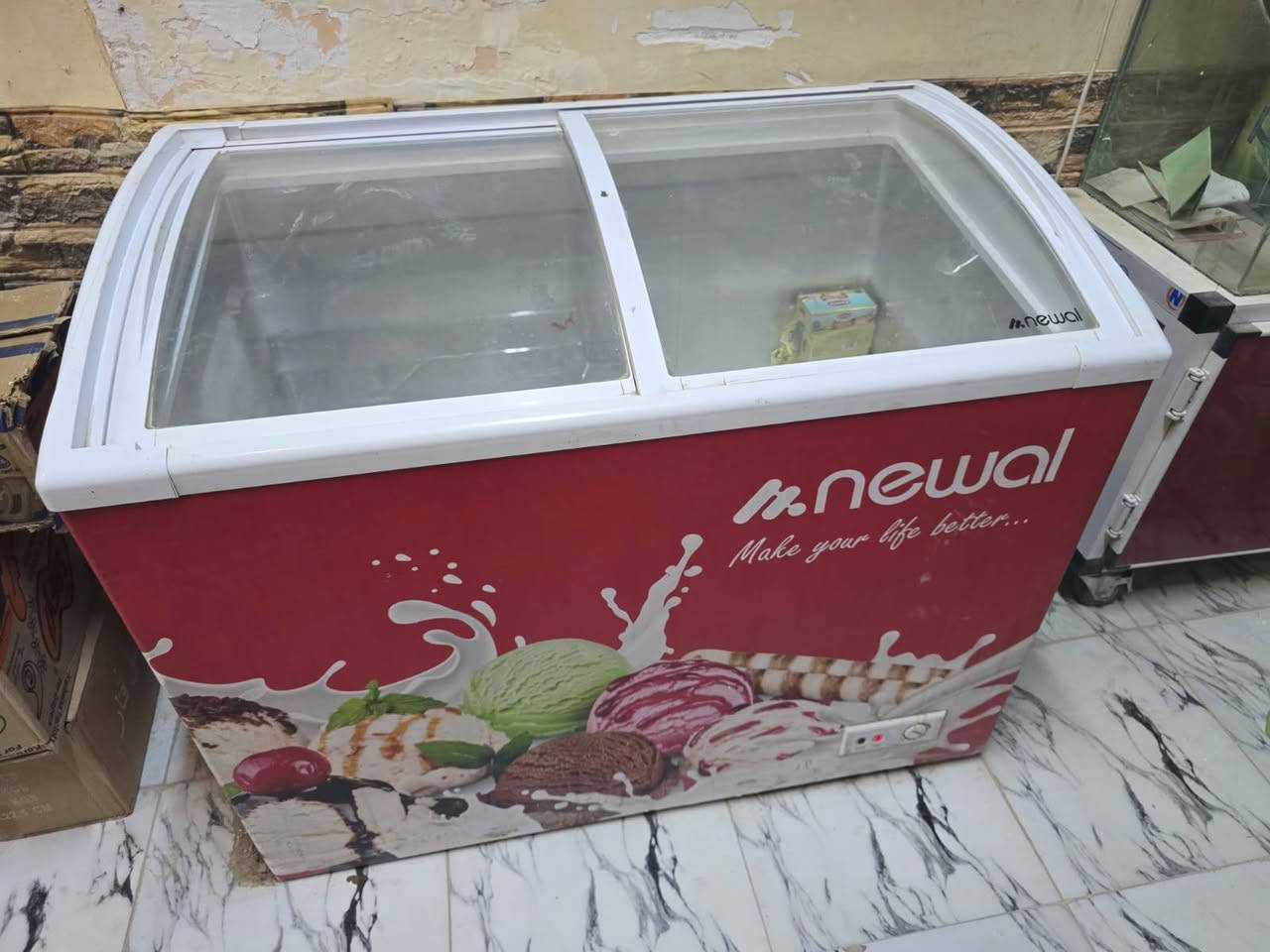 السلام عليكم ورحمه الله وبركاته برادت وعارضة للبيع 
‏‪***********‬‏
