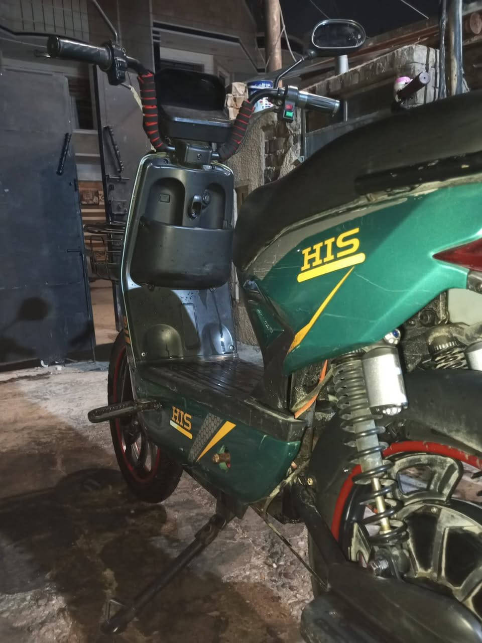 سالسلام عليكم دراجه شحن للبيع حجم 20 قفاز دراجه حلوة ونضيفه بطاريات ريان اصليات يعني انساهن دبل اشاره 4 سرع هورن لايت كله شغال ايريك امامي خلفي الدراجه ما ناقصهة شي تخبل دبلات تخبل السعر ب 350 وبيهة مجال قليل *********** واتساب فقط
