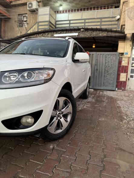 السلام عليكم
سنتافي للبيع موديل 12

فول مواصفات مكفله كير ومحرك 6 سلندر

سلايت بصمه

فور ويل ثلاث قطع تبريد

مكفوله من الحدث والصبغ

العنوان بغداد حي القاهره

هاتف ***********
