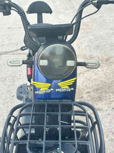 سلام عليكم دراجه البيع جديد شغله درجه بطاريت جداد موديل 2024 حجم 20 المكان بغداد العامرية سعر 280 وبيه مجال ***********
