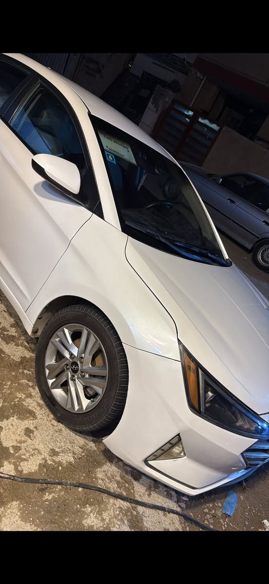 سلام عليكم النترا 2020 وارد امريكي مكينه 2000 دوش مكفولة ممفتوحة كير AT بيها 4 قطع صبغ والفخذة مال لغد مبدله اليسار صور الحادث والسونار بل منشور بسمي السيارة صدرها جديد تخم تايرات جديد ماشية 70 الف بيها منضومة زنون عنوان بغداد الجديدة السعر 115 وبيها مجال بسيط رقم *********** السيارة مدوشمة كلها
