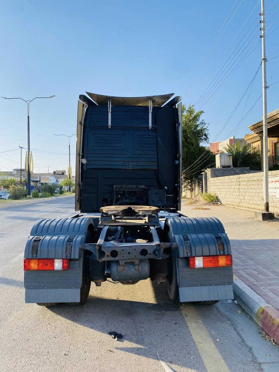 سلام عليكم للبيع اكتروز 2002 حجم 43سياره صهريج وجاهزه عل شغل جي بي س طوناج تصريح الامني تريده هيه وصهريج لو بس راس صهريج تك تاير حرفش جاهزه عل شغل ***********
