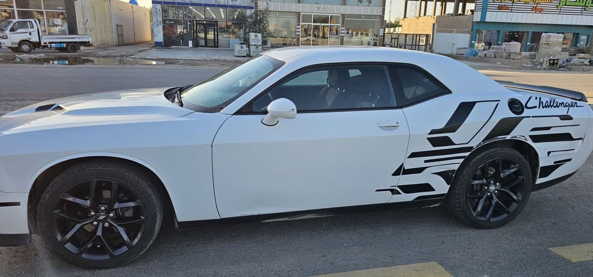 للبيع 
جالنجر  2021
موصفات sxt 
محرك وكير شرط 
ضررها  خفيف  مثل ما موضع بالصور 
رقم سياره بغداد
سياره باسمي 
ماشيه 72 الف 
مكان السياره بغداد

السعر 200 وبيها مجال  بسيط

التواصل على الرقم
***********
