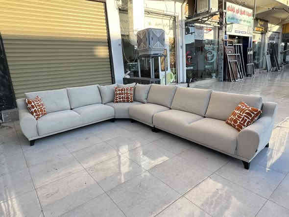 كورنر تركي مودرن New 🇹🇷
ماركة  (الفيمو ALFEMO ) 
يتكون من 8 مقاعد 
ميزة سرير 🛌 
 والجلوس سبرنك و مريح وسوفت 
القياس 380  في 300 وتكدر عكس الاتجاه ايضا
السعر  625$  
للاستفسار واتساب ***********
عنوان مجمع شارى ئاندازيان مقابيل فلوريا ستي 
يوجود توصيل جميع محافضات العراق 🚚
