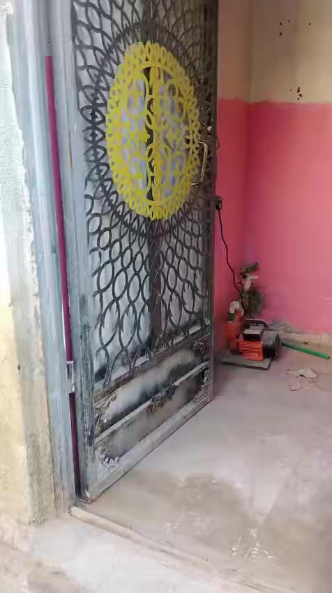 بيت للبيع طابو مشترك مساحته 75 الطابق الاول ديوان وغرفتين وصالة والطابق الثاني حمامات ومطبخ العنوان الزبير محلة الكوت للتواصل ***********
