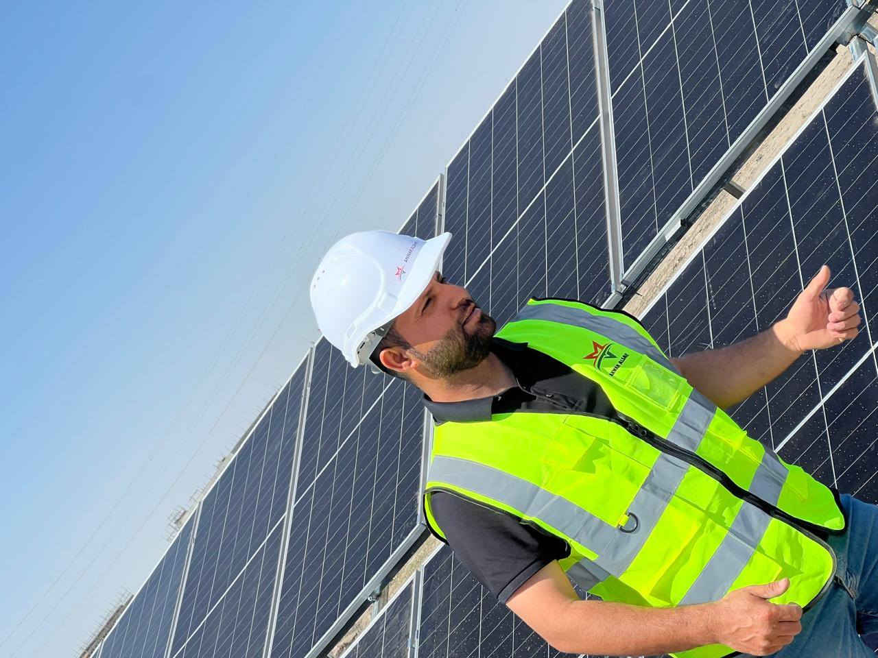 تم بعون الله إنجاز منظومة طاقة شمسية عالية الكفاءة لصالح شركة نفط ذي قار
📍 الشطرة / اللقطيعة
⚡ قدرة التشغيل الفعلية:
🔸 45 أمبير نهاري 🌞
🔸 35 أمبير ليلي 🌙
🧰 تفاصيل المنظومة:
▪️ 24 لوح شمسي LONGi X10 بقدرة 645 واط لكل لوح
▪️ عدد 2 إنفيرتر Deye بإجمالي قدرة 12KW
▪️ عدد 2 بطارية ليثيوم فوسفات الحديد بسعة إجمالية 32KWh
▪️ بطاريات SVOLT الأصلية بعمر تشغيلي يصل إلى 9000 دورة
✨ مميزات النظام:
✔️ تشغيل مستقر وكفاءة عالية
✔️ مناسب للأحمال الكبيرة والاستخدام المستمر
✔️ قابل للتطوير مستقبلاً
✔️ تقليل الاعتماد على المولدات بشكل كبير
📞 مكتب ذوالفقار للطاقة الشمسية
***********
***********
نقدّم حلول طاقة متكاملة بتصميم وتنفيذ مضمون
#الطاقة_الشمسية #ذي_قار #الشطرة #طاقة_نظيفة #حلول_ذكية
