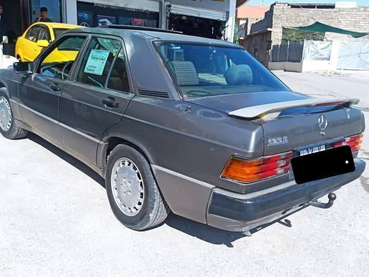 السلام عليكم
مارسيدس للبيع 
موديل 1990
حجم 190
كير شرط توماتيك 
سياره حلوه ما تصرف عليها طخمها جديد 
بدون ضرر وبدون صبغ كير محرك شرط 
رقمها جديد وباسمي غرامات صفر 
السعر 46 وبيها مجال بسيط 
اتصل على هذا الرقم وتدلل ***********
