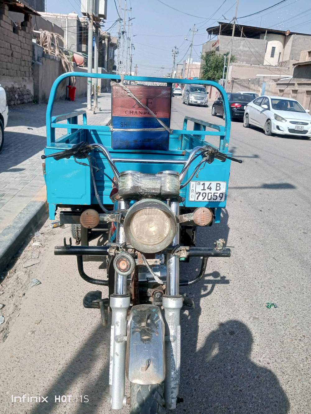 ستوتة بحالة جيدة لونها أزرق تأتي مع صندوق للنقل على ثلاث عجلات. تعمل بشكل ممتاز ومناسبة لنقل البضائع داخل المدينة. للاستفسارات الجادة فقط.