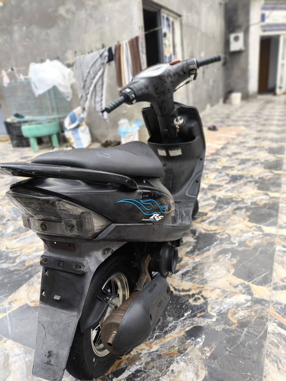 عدله دراجه اخت لحاويه كشي شغال مفتوحه بس ولفات فقط سعر قفل قفل 750لحد يجي ويكول بيش قفله مكان قرنه هوير رقم ***********
