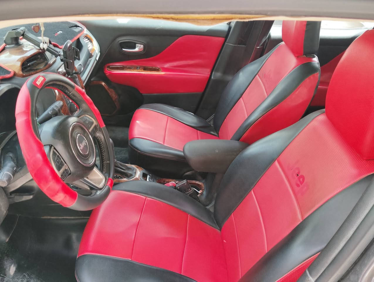 جيب رنكيد موديل 2017 نظيف محرك كير مكفول وحادثه بسيط جاملغ ضربه بسيطه لغد شواصي مكفوله السعر 115 وبيه مجال رقم بغداد ومراوس ايضا حسب النظافه والمراوس فقط العالي هاتف/***********
