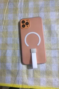 11برو ماكس جهاز على وضع شركه كارتون وكيبل شحن ويا كسر فقط الضهر وشامه ...