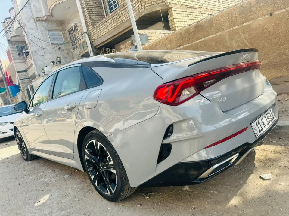 كيا كي فايف K5 جيتي لاين فول مواصفات 
موديل  2024 موديل  
مواصفات GT LlNE
فول مواصفات  بدون بنوراما محرك 1600 تيربو ❤️
1-بصمه
2-شحن هاتف لاسلكي 
3- قياده ذاتيه ؏ الخطوط السريعه
4- هاند بريك بصمه 
5- لاسلكي Android Auto  
6- مثبت سرعه 
7-نضام ABS
8- مانع انزلاق
9-حساس أطارات 
10-بك لايت ليد
11-شاشة
12- كامره دواره
13- كشافات امامي
14-شاشه اعطال
15-ويل كورم لونين
16-رادار جانبيه
17-مراقبة النقطة العمياء
18-رادار الخطوط البيضاء 
19-اشاير بالمري 
21-كشنات جلد احمر❤️
22-‏ مقعد للسائق قابل للتعديل كهربائياً
23-لايتات ‏3 عدسات 
24-نضام قياده أيكو + سبورت +سمارت+ نورمال
25-بلوتوث + aux + usb
26-فول تحكم ستيرن
27-كير أوتو + عادي
28- ئوتو بريك 
29- ‏ ‏الخريطة🗺📍
31- ستيرن حرف D  
32-‏Led +  زينون
33-السياره فول رادرات
34-التشغيل عن بعد
‏AUTO HOLD-38
39-تصميم خارجي رياضي
41-نظام الملاحة
42-مصابيح خلفية LED
43-مصابيح ضباب LED
44-ضرر  (بارد بل جاملغ المامي والخلفي بارد قبق جنطه راجع بلدي بارد سياره تعتبر كلين كله قطعه واحده بدون قطره صبغ عده الدعميه والجملغ المامي يردله تكحيل موجود صور الحدث) السيره قبل 5اشهر دخلته بيدي  
 45- السيارة رقم بغداد جديد الدولي  تحويل مباشر وشرط عقد مروري و فحص 
 46-سيارة مشي قليل (27)مايل وحادثها بسيط وموديلها 24
47-موجود صور الحادث السياره       وتساب 
48-براكيت بلادي 
 49-ايرباك سليم ✅ 
 50-السعر :200 مجال بصيط
رقم صاحب ***********
