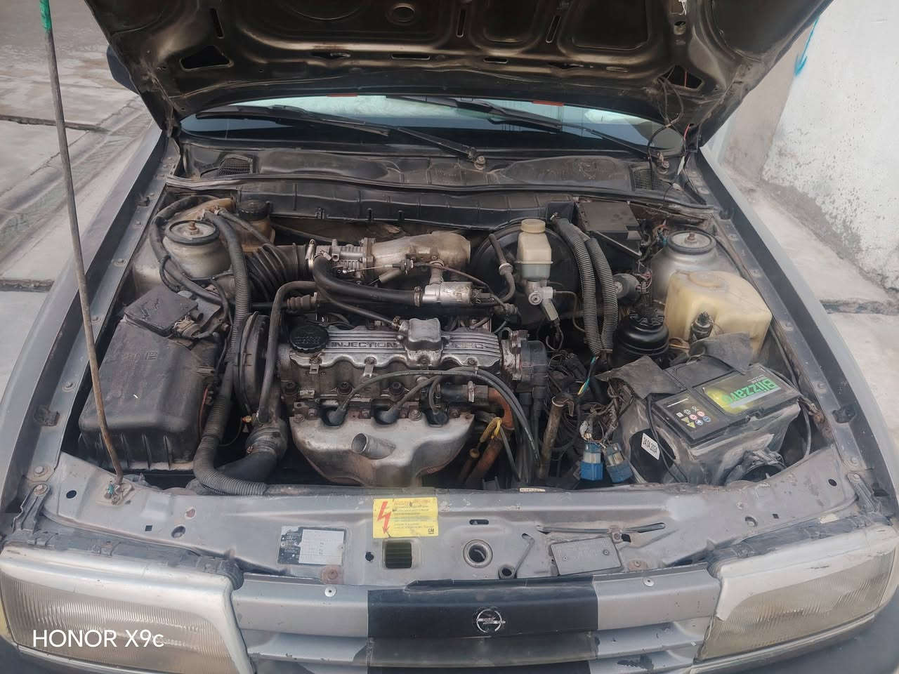 اوبل فكترا موديل 90 محرك 20 كير توماتيك ماكينه جديده مال كصه طقم تايه جديد والباقي كدام العين الاستفسار على هذا الرقم اتصال واتساب ***********
