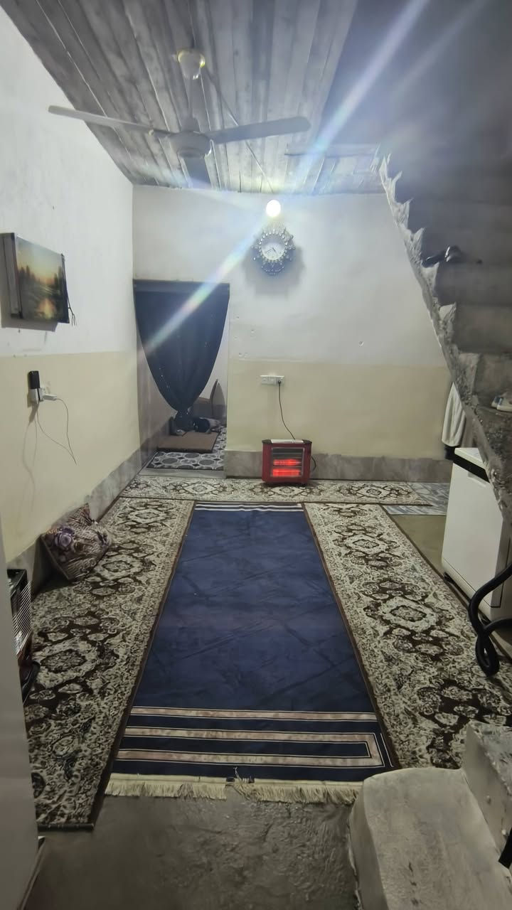 دار للبيع مسجل بالبلدية زراعي 100 متر مكون من غرف  استقبال وهول وغرفة
 الموقع الحمزلي قرب سياج
  للاتصال او تواصل على الوتساب  الرقم: ***********
