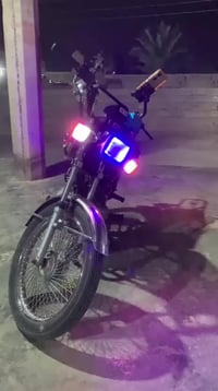 وبركاتة ماطور ايرني للبيع خمس كير سيفان موديل 2022 كله شغال محرك ما مف...