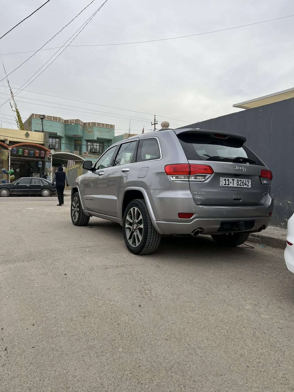 السلام عليكم 
للبيع فقط جيب كراند شيروكي 
مديل 2018 اوفر لاند جكات 
فول الفول 
بنراما 
تدفئه تبريد كشنات 
شاشه كبيره
جنطه كهرباء 
كشنات كهرباء 
بدون حادث 
دعاميه وشويه بل جاملغ الامامي الايمن 
بدون ايرباك 
ماشيه 88mil
السعر ٢٤٠$
مكاني بغداد الكرخ
وبيه مجال بسيط 
للاستفسار الاتصال ع الأرقام
***********
***********
ابو يمان
