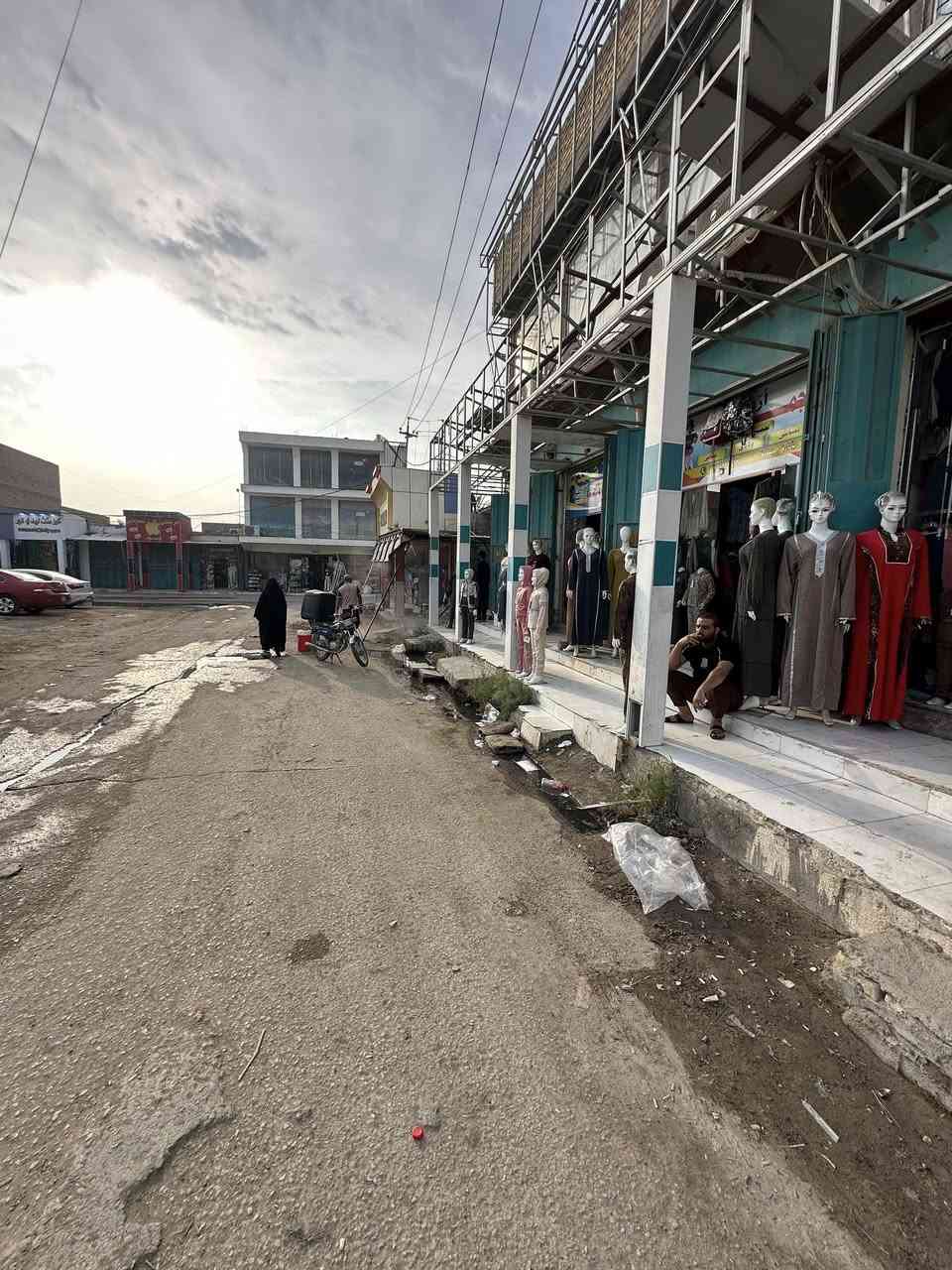 محل للايجار. بي ايجار 10 اشهر وبي ملابس يم ال ابو صفاء بصف رضا العطار. للبيع  ملابس  اوبدون ملابس 
للاستفسار الاتصال اول مراسله

بدون ملابس بس ايجار ***********
