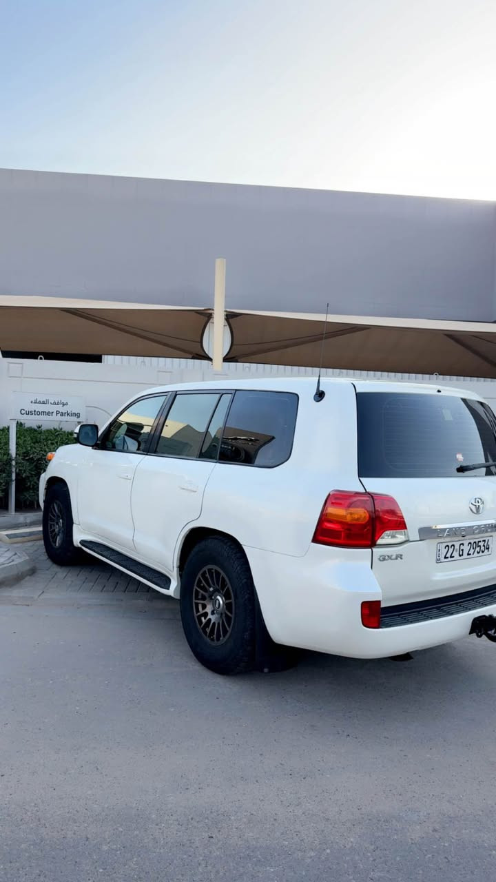 لاندكروز كاز  2010 مصفحه ومفتوح تصفيحها 
رقم اربيل  هزه جديده  وسنويه لل2030 
 سياره كامله مكمله تبريد حداده تخم تاير ويل برايد منضومه زنون كامله غرفه جديده كامله دشبول كشنات  السياره كامله بدون نواقص 

***********
سعر 230 وبيها مجال بسيط البصرة, العراق
