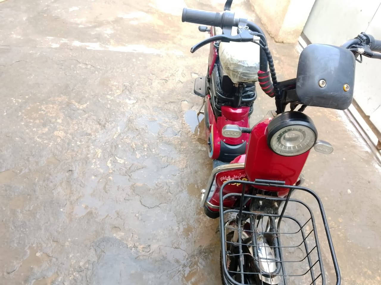 سلام عليكم دراجه شحن موديل 2020بطاريات عل فحص شرط كلش فولل اربعه نمر سرعته 99 عيني الدراجه فولل ماشالله وشرط عل فحص سعرها 300 وبيها مجال رقمي متواجد عل واتس ***********
