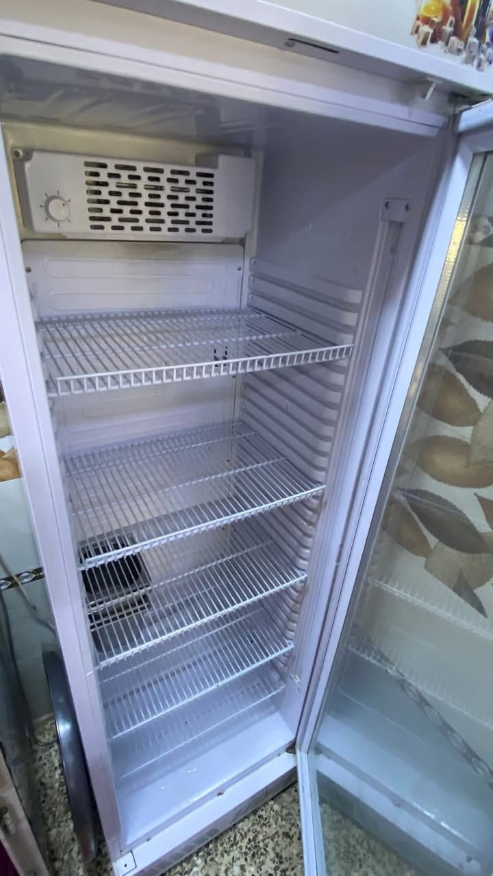 عارضه للبيع ب جديدة مثل ماموضحه بالصوره 
تبريدها يخبل سعر 400
***********
