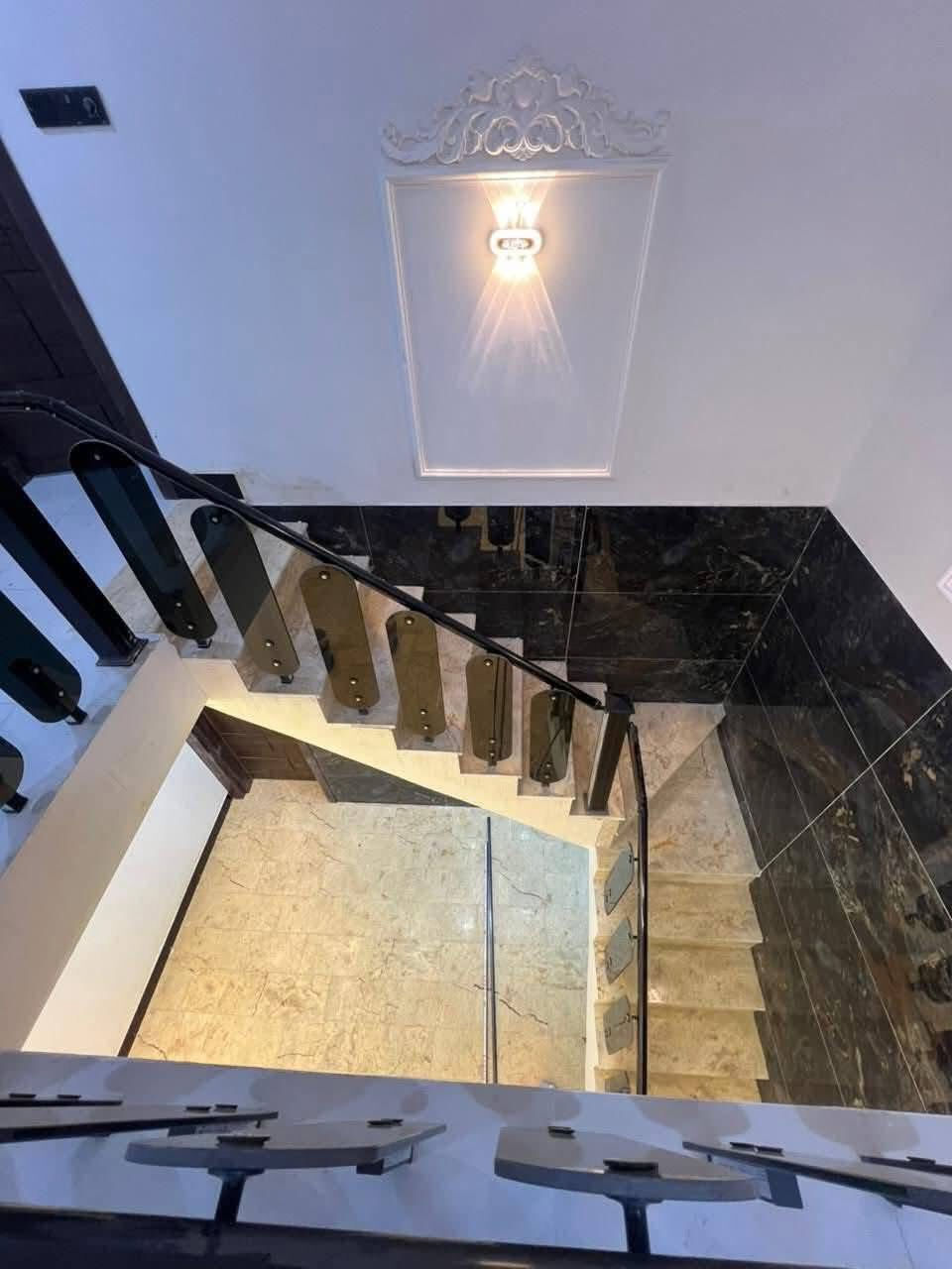 دار للايجار في حي الجامعه مساحه ١٠٠متر طابقين جديد غير مسكون منطقه 28 قرب مجسرات الزهراء 3غرف وصاله و الاستقبال و مطبخ صحيات جديد غير مسكون استفسار اكثر ارجو #متابعه الصفحة ليصلك #عندك_عقار_وتريد_تعرضه_دزه_النا_ولاتشيل_هم*********** اهلا وسهلا #عنوان_التميز_والثقه_والابداع
